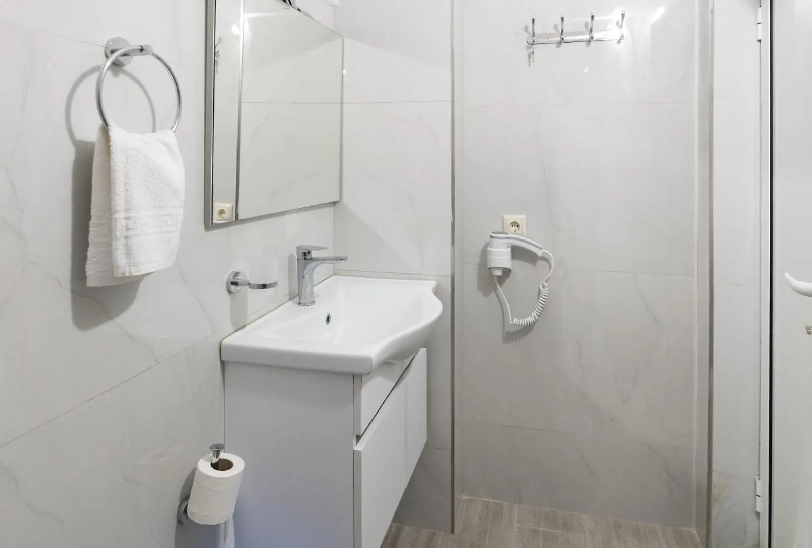 Qeparo Pano Rooms Apartment
