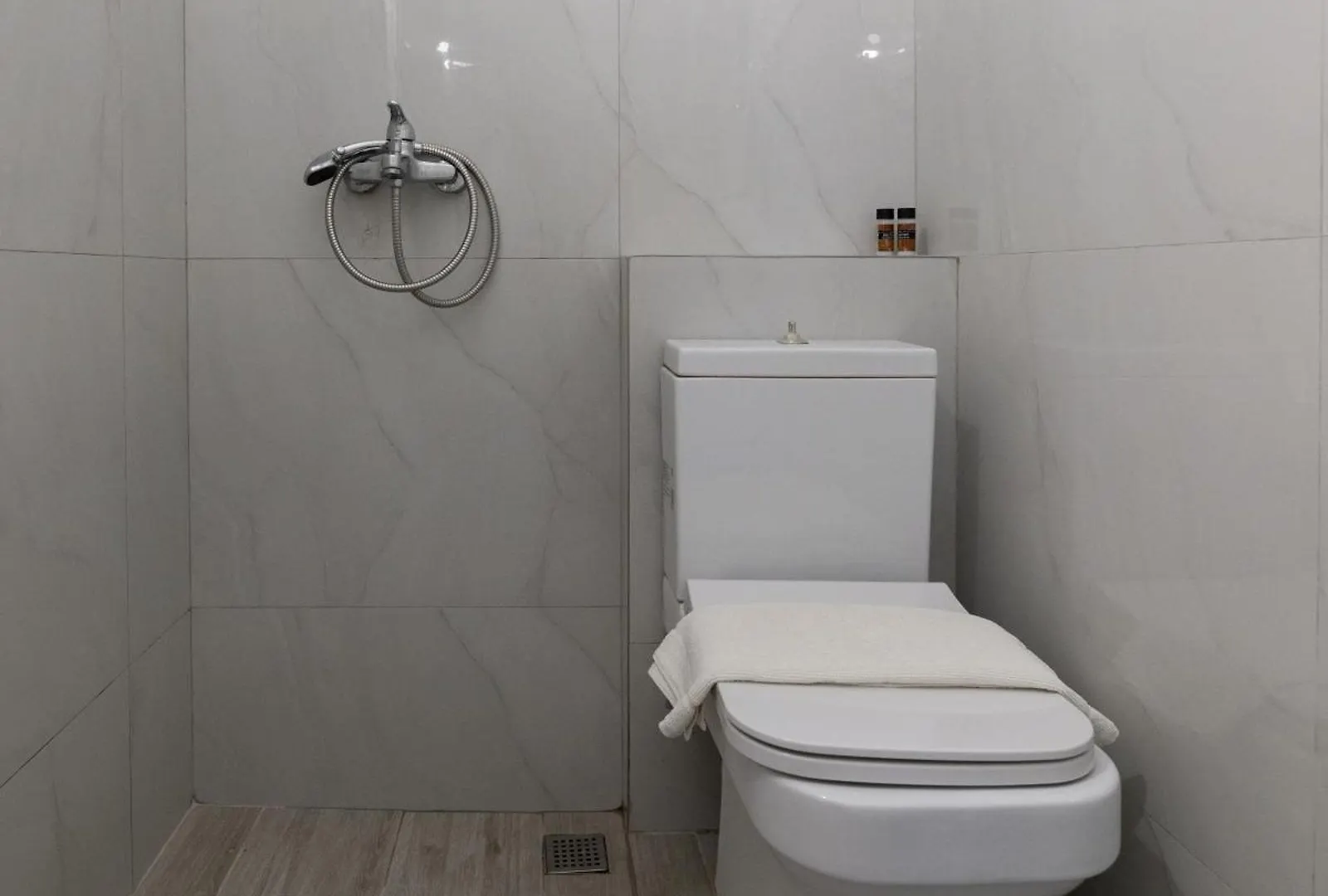 Apartment Qeparo Pano Rooms