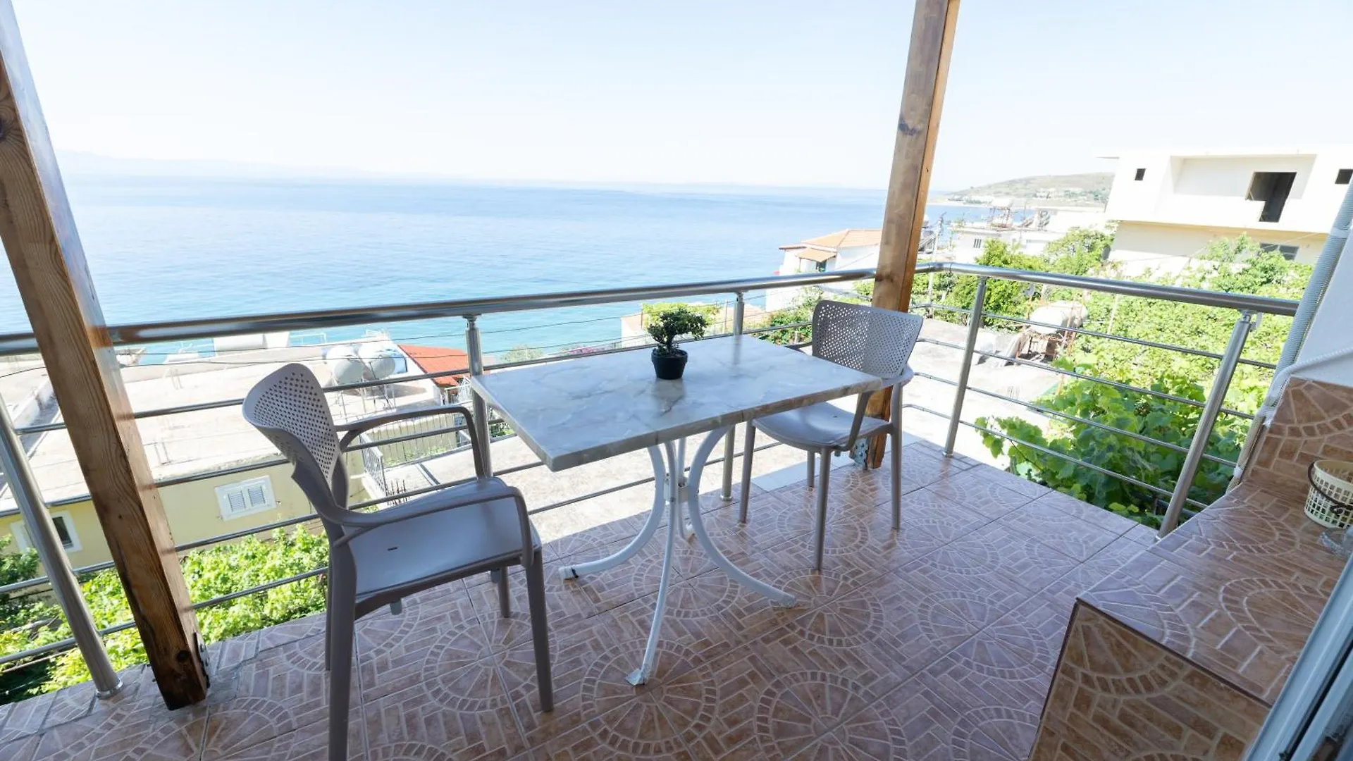 Apartment Qeparo Pano Rooms