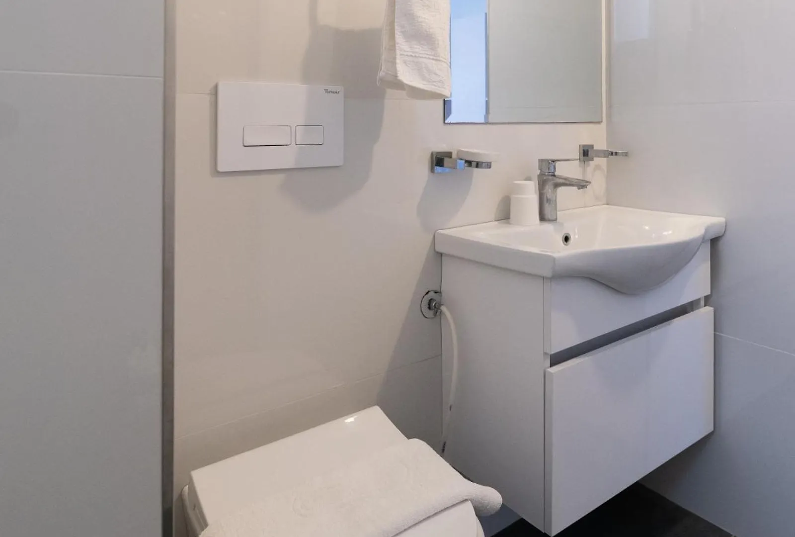 Qeparo Pano Rooms