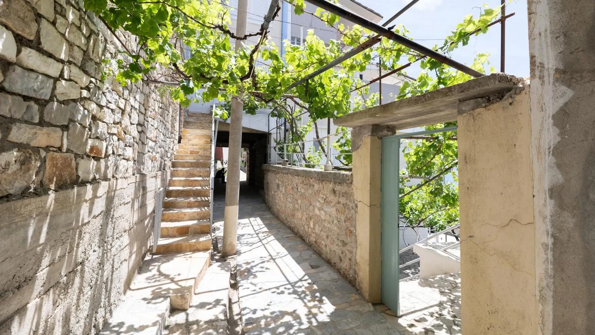 Qeparo Pano Rooms Albania