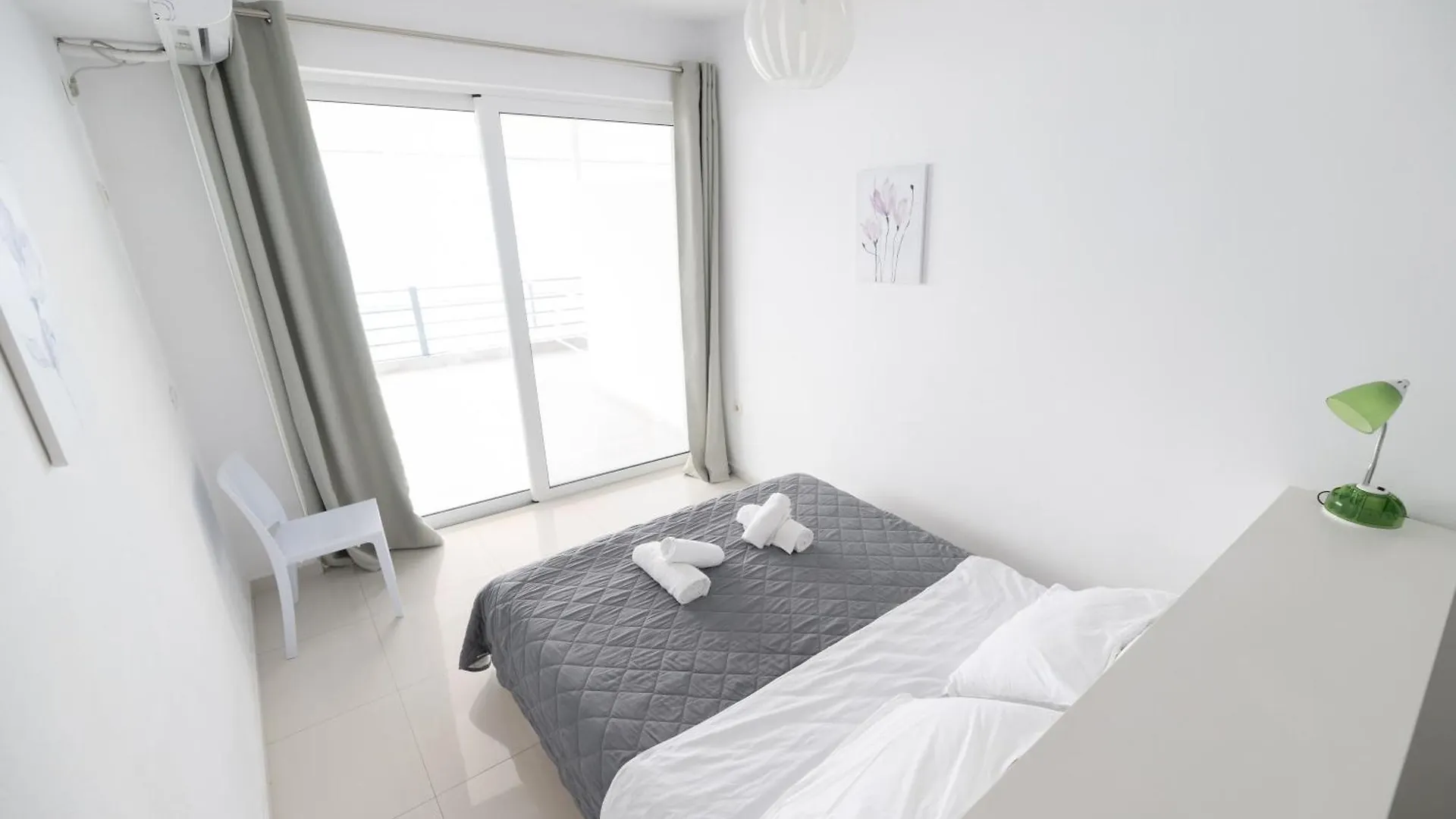 Qeparo Pano Rooms 0*,