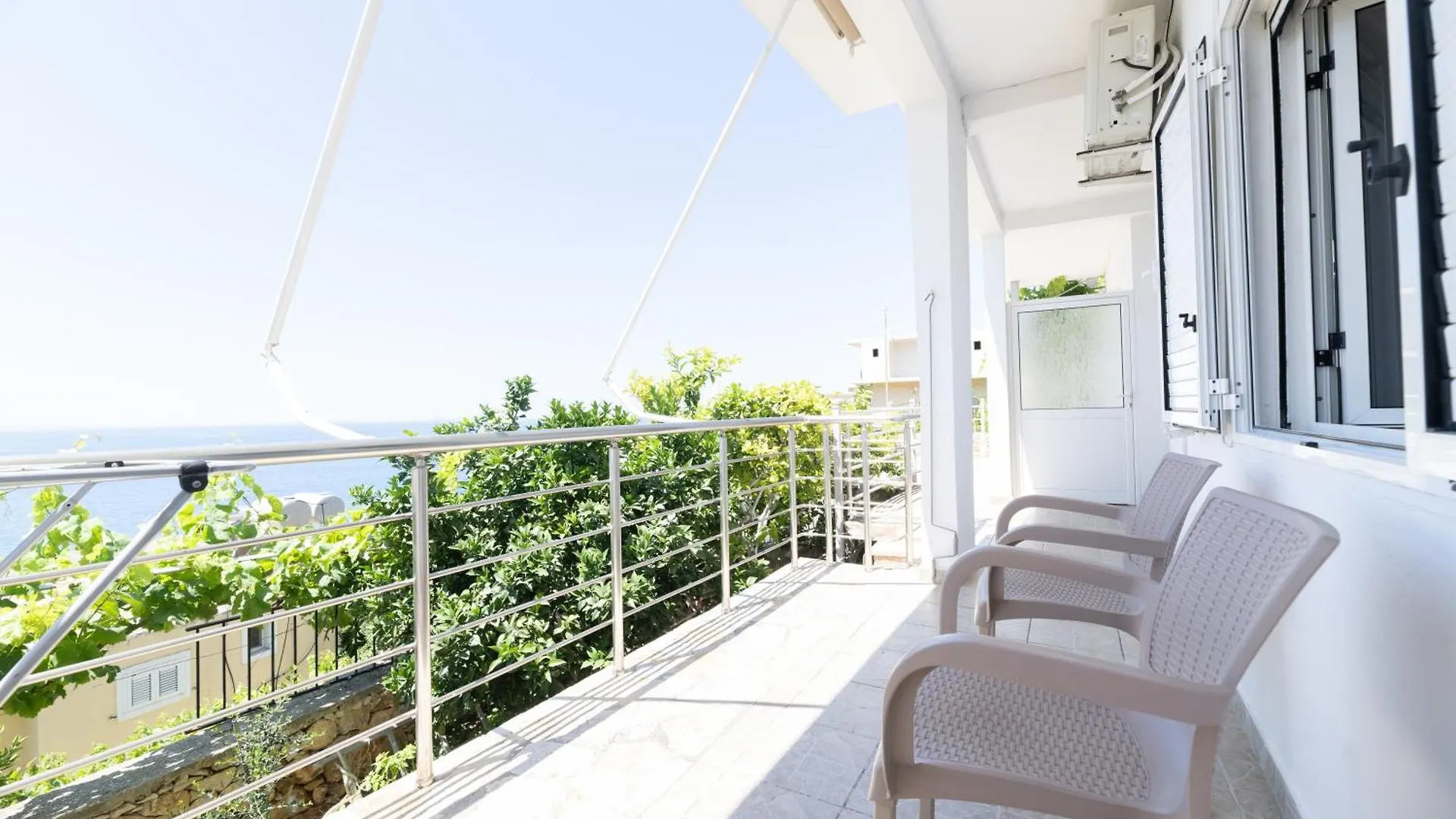 Qeparo Pano Rooms Apartment