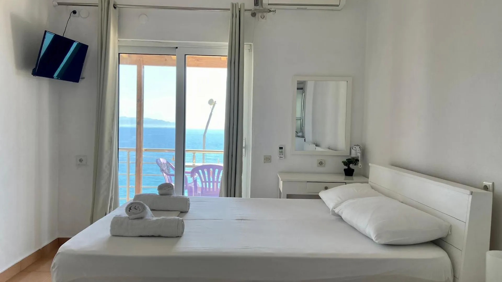 Qeparo Pano Rooms