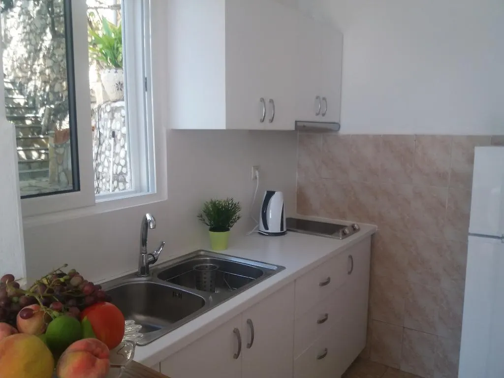 Qeparo Pano Rooms Apartament